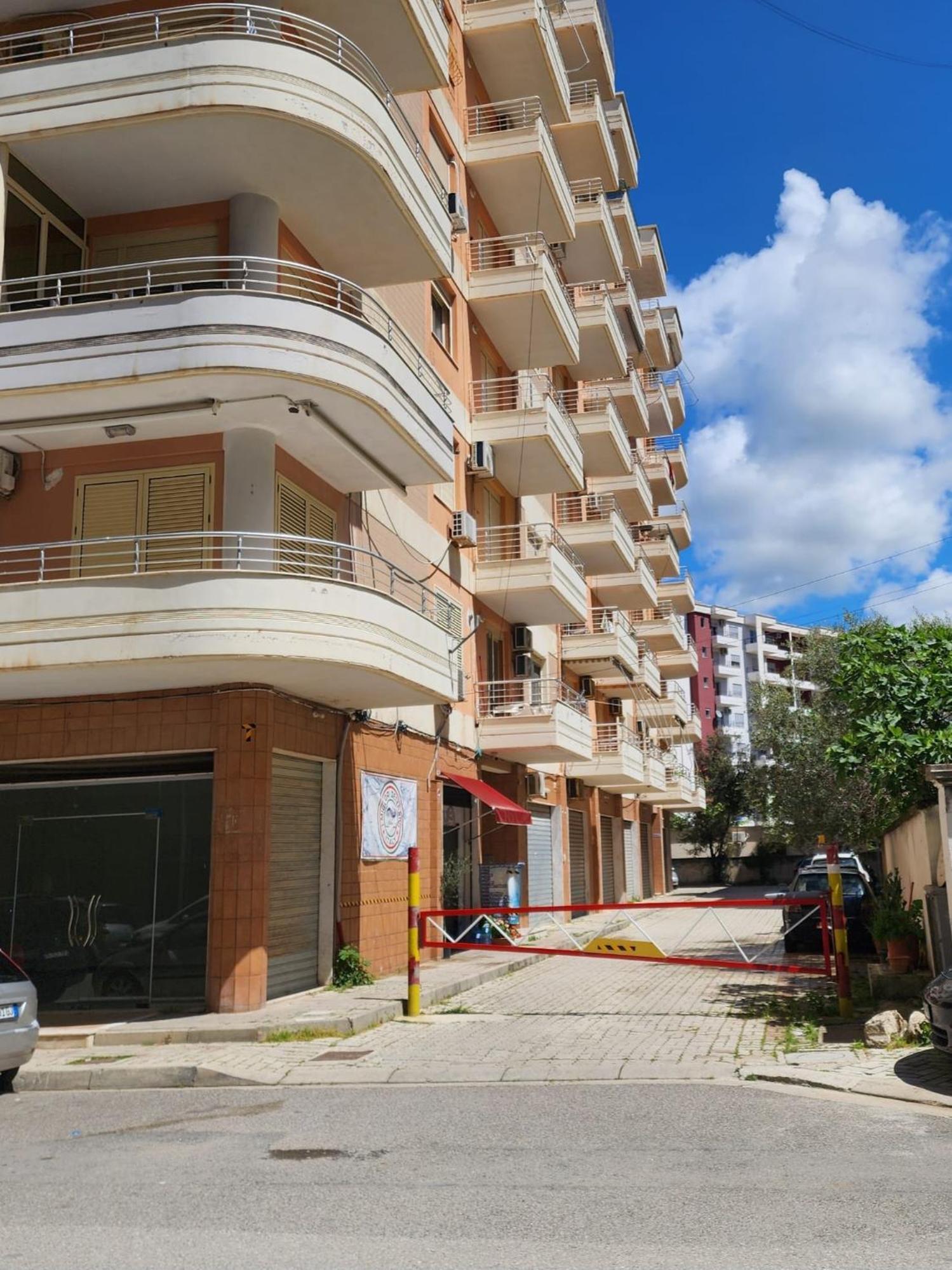 Erin Apartments Vlorë Exteriör bild